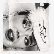 « RIEN NE M'ÉTONNE » DE CLODELLE ARRIVE À POINT POUR L'ÉTÉ! 